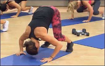 this is what a shoulder bear crawl press looks like